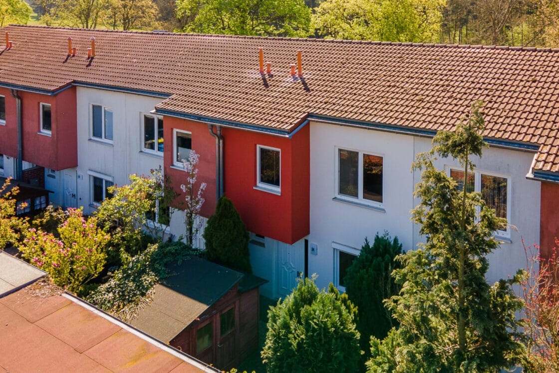 Mit Keller, Einbauküche, Doppelcarport u.v.m.: Naturverbundenes Reihenmittelhaus nahe Strausberg - Haus in ruhiger Lage