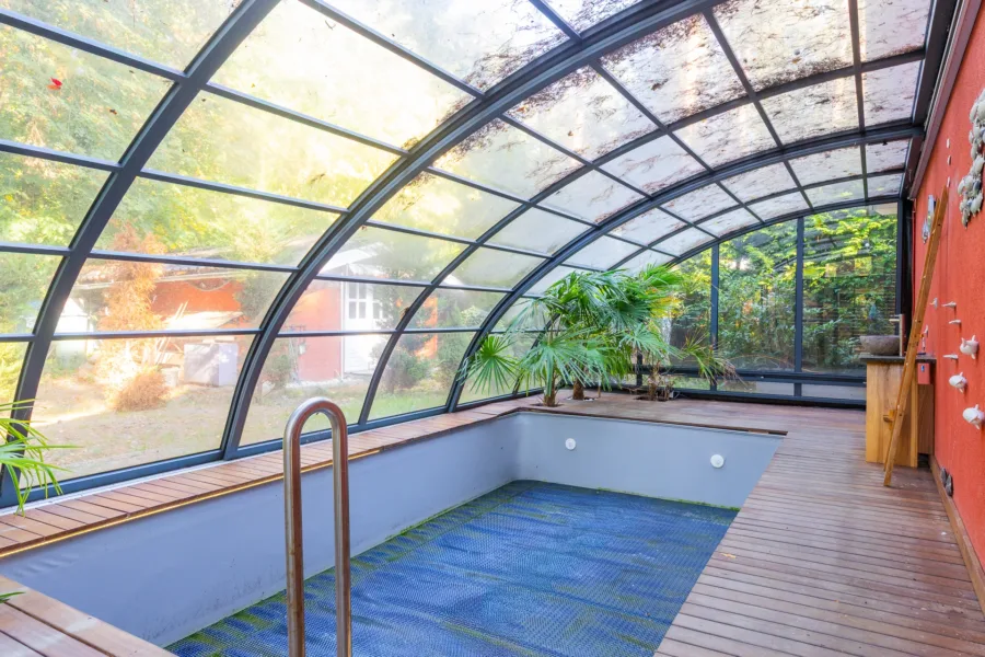Überdachter Pool
