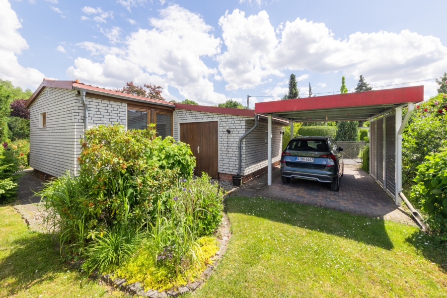 Ferienbungalow mit Carport
