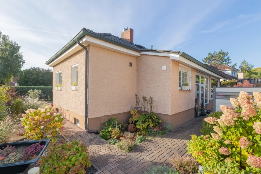 Bungalow mit Hortensien