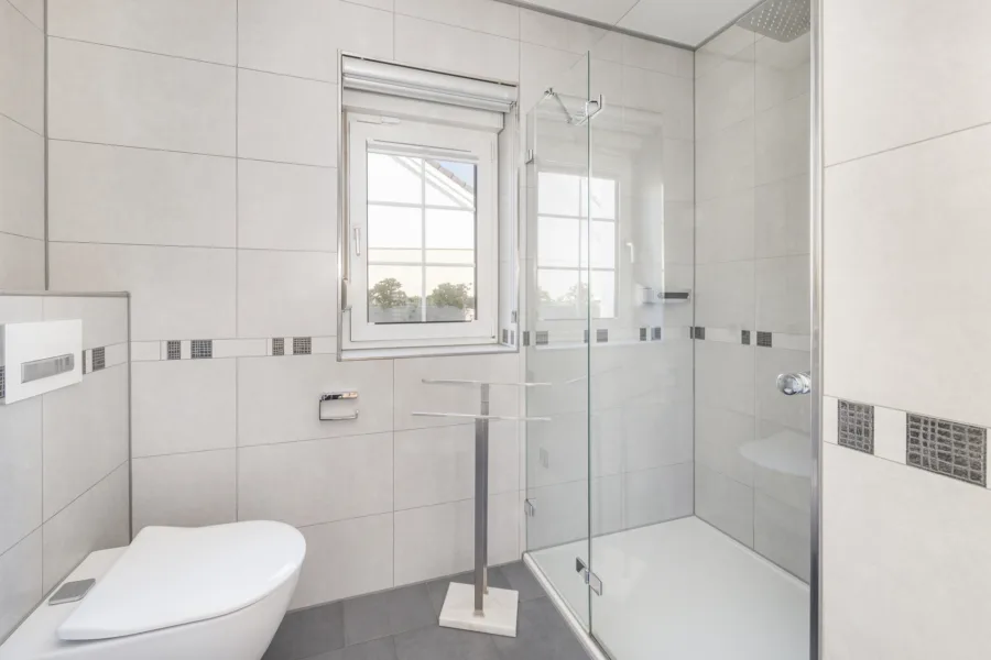Tageslichtbad mit Dusche