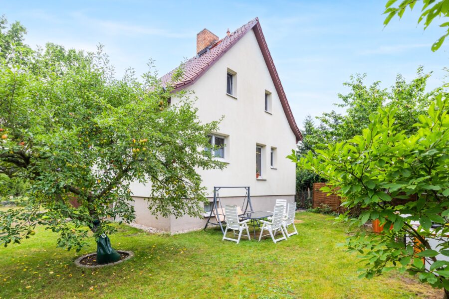 Garten mit Obstbaum