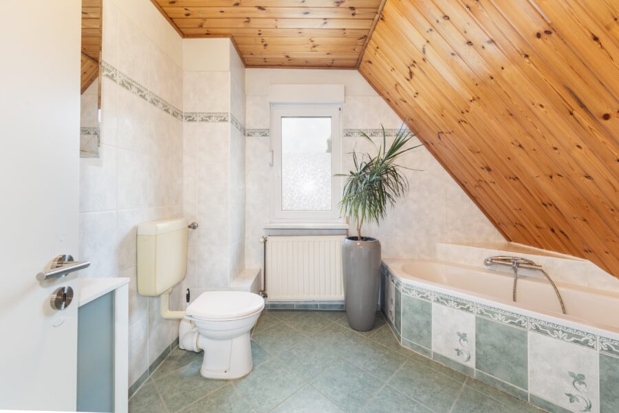 Badezimmer mit Badewanne