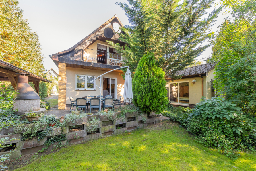 Einfamilienhaus & Remise in Neuenhagen