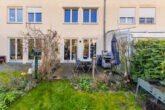 Terrasse - Mit Keller, modernen Bädern, ausgebautem Dach, pflegeleichtem Garten: Saniertes Reihenhaus in Karow