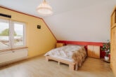 Schlafzimmer II - Dreiseitenhof mit drei Wohneinheiten in Neutrebbin: Inkl. Nebengelassen, großem Hof, Garagen u.v.m.