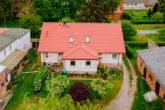 Zweifamilienhaus und Remise - Dreiseitenhof mit drei Wohneinheiten in Neutrebbin: Inkl. Nebengelassen, großem Hof, Garagen u.v.m.