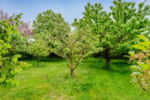 Obstbäume - Dreiseitenhof mit drei Wohneinheiten in Neutrebbin: Inkl. Nebengelassen, großem Hof, Garagen u.v.m.