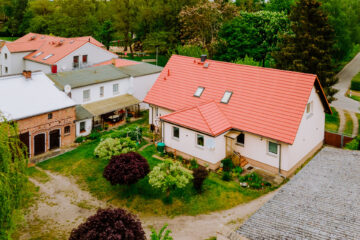 Dreiseitenhof mit drei Wohneinheiten in Neutrebbin: Inkl. Nebengelassen, großem Hof, Garagen u.v.m., 15320 Neutrebbin, Einfamilienhaus