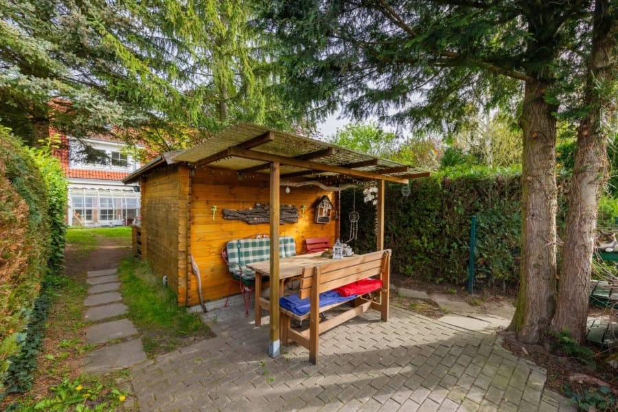 Mit Gartenterrasse am Feld