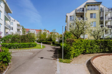 Mit Stellplatz, Aufzug, Balkon, Keller u.v.m.: Gemütliche Dreizimmerwohnung in Friedrichsfelde Ost, 10315 Berlin, Etagenwohnung