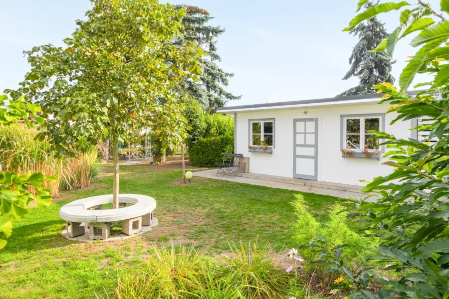 Garten mit Gartenhaus