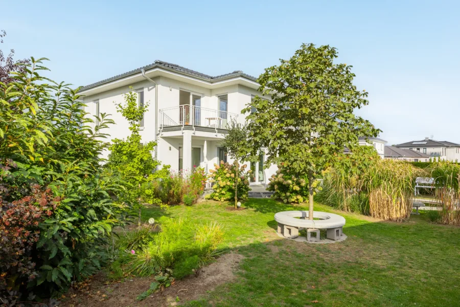 Gartenseite der Stadtvilla