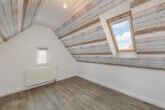 Schlafzimmer II - Mit Balkon, Kamin, Keller u.v.m.: Helle Maisonettewohnung in Biesdorf - Auch als Kapitalanlage!