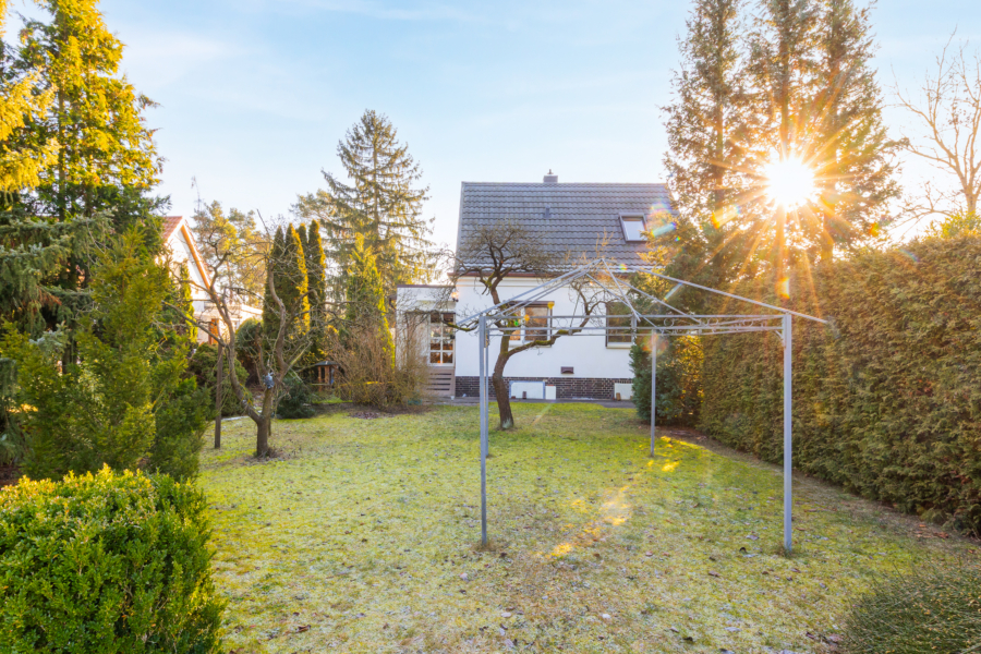 Vorgarten mit Blick zum Haus