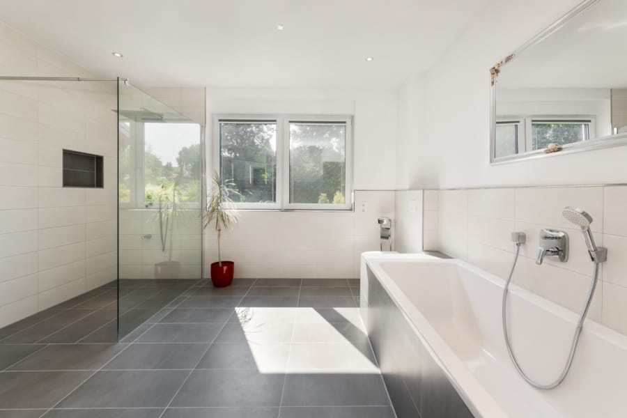 Inkl. Badewanne und Dusche