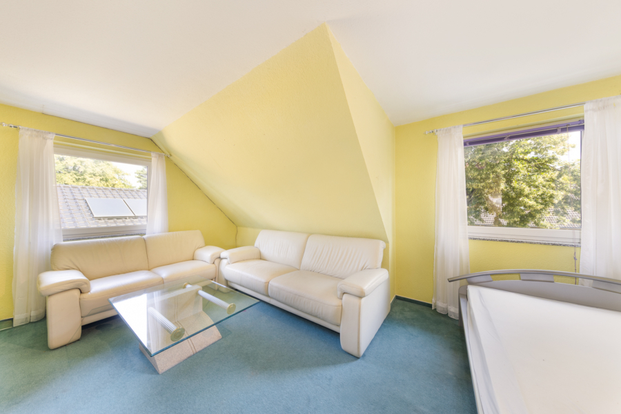 DHH rechts: Schlafzimmer IV