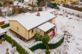 Bungalow Vogelperspektive - Mit Keller, Einbauküche, Garage, moderner Heizung, überdachter Terrasse u.v.m.: Bungalow in Rehfelde