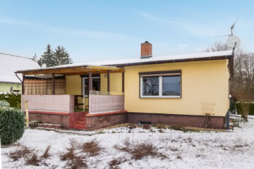 Mit Keller, Einbauküche, Garage, moderner Heizung, überdachter Terrasse u.v.m.: Bungalow in Rehfelde, 15345 Rehfelde, Bungalow