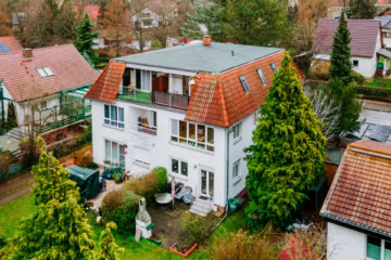 Mit Balkon, Einbauküche, Keller, Stellplatz: Dachgeschoss-Wohnung in Berlin-Kaulsdorf, 12621 Berlin-Kaulsdorf, Dachgeschosswohnung