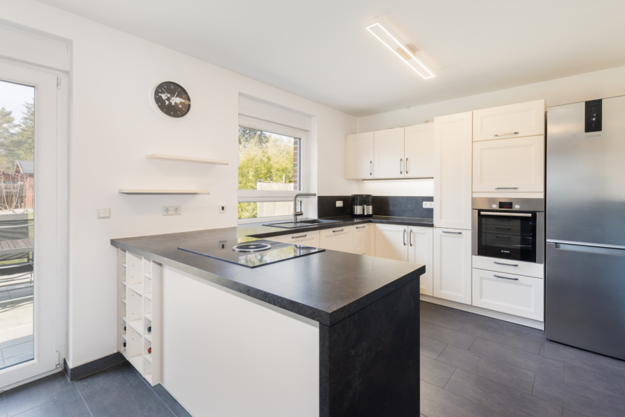 Küche mit Küchentresen