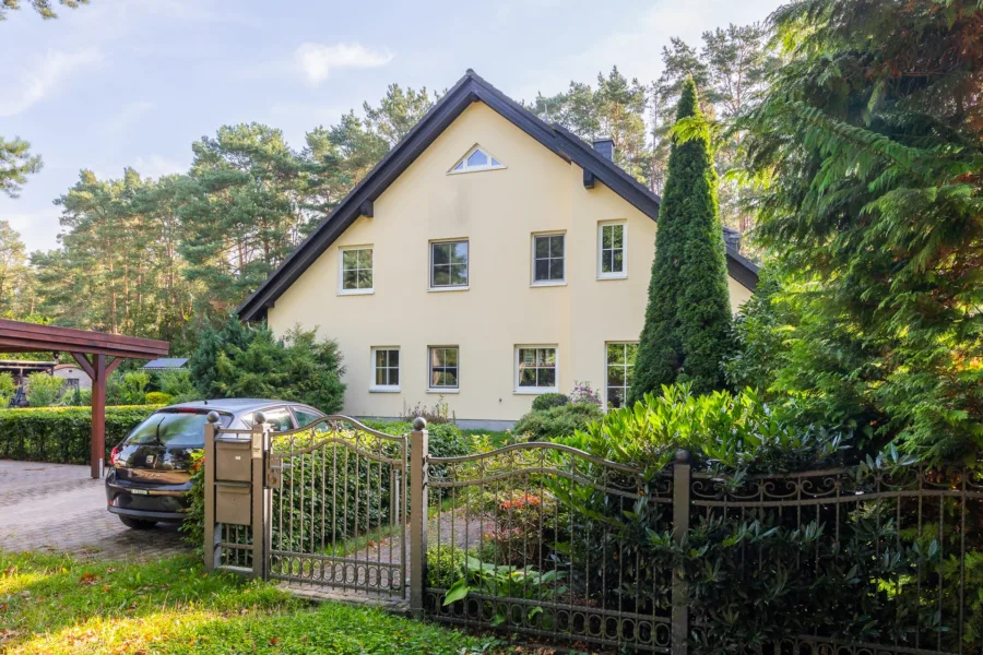 Haus mit Doppelcarport
