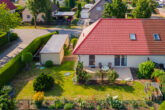 Doppelhaushälfte in Strausberg - Mit Einbauküche, Terrasse, Garage, Garten, Dachboden u.v.m.: Bungalow-Doppelhaushälfte in Strausberg