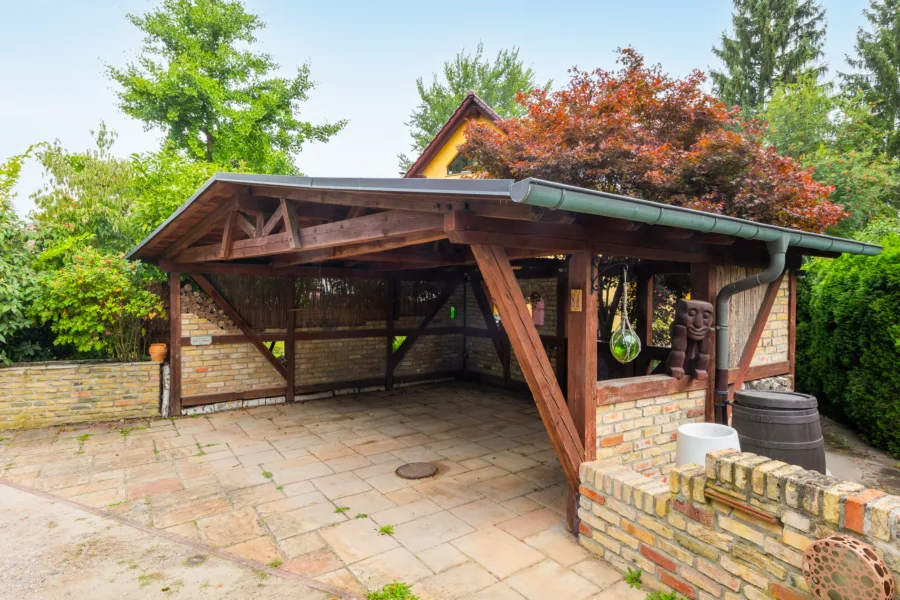 Massivholz-Carport