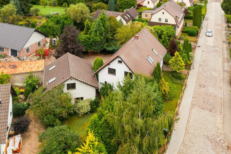 Mit Keller, Garage, Rollladen, großem Garten u.v.m.: Ein-/Zweifamilienhaus zentrumsnah in Müncheberg, 15374 Müncheberg, Zweifamilienhaus zum Kauf