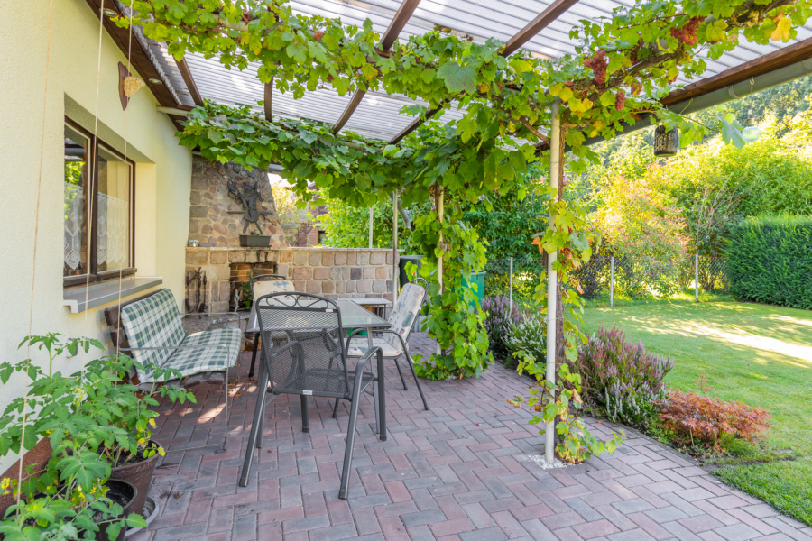 Gartenterrasse mit Außenkamin