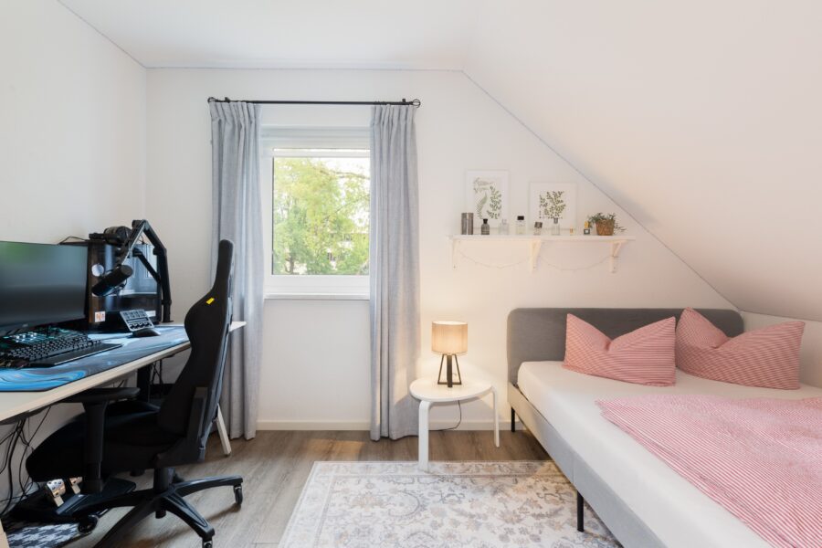 Arbeits- oder Kinderzimmer