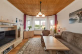 Wohnzimmer - Zweite Seereihe! Mit Keller, Einbauküche, Kamin: Gemütlicher Bungalow in Hennickendorf