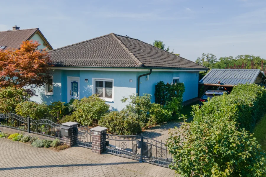 Bungalow mit Carport