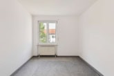 Schhlafzimmer I - Mit Südbalkon, Stellplatz, Keller, Einbauküche, Abstellraum: Helle/freundliche Wohnung in Schöneiche