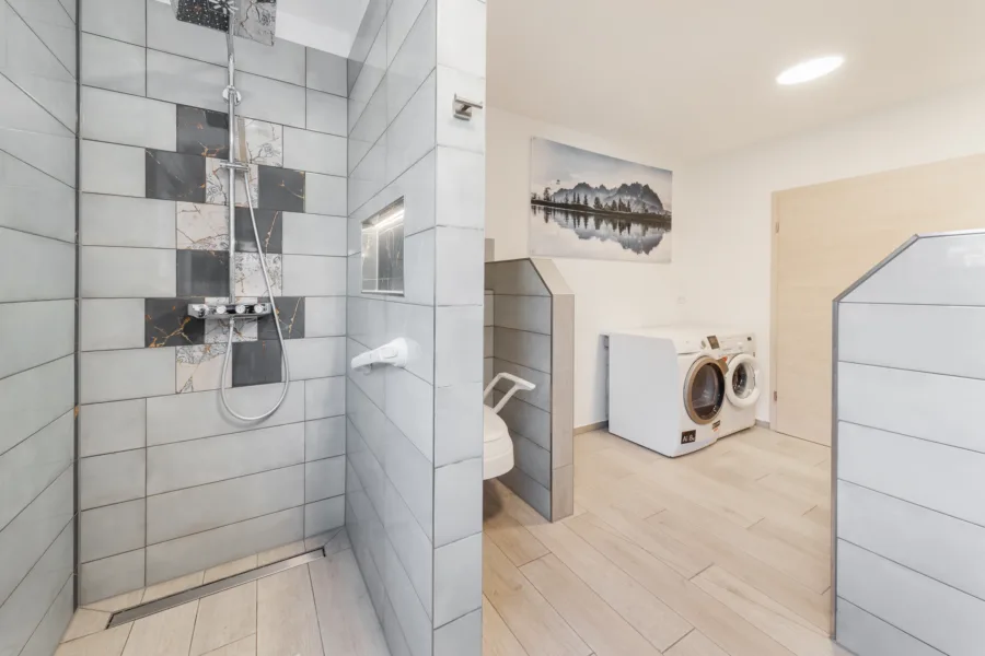 Mit großer Dusche