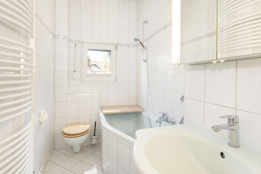 Tageslicht-Bad mit Badewanne