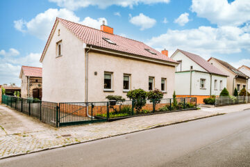 Ein- oder Zweifamilienhaus in Rüdersdorf mit Scheune, Einbauküche, Keller, Wintergarten und Carport, 15562 Rüdersdorf bei Berlin, Einfamilienhaus