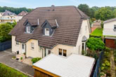 Mit ausgebautem Dachgeschoss - Inkl. Keller, Dachausbau, Einbauküche, Rollladen, Carport u.v.m.: Doppelhaushälfte in Paderborn