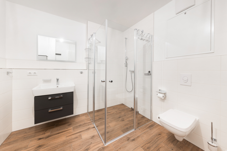 Mit bodengleicher Dusche