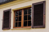 Holzfensterläden - Mit Terrasse, Südwest-Garten, Einbauküche, modernem Bad: Hübsche Doppelhaushälfte in Oberschöneweide